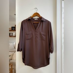 Lightweight top. Tan color. Pleione Brand. Sized XS. Good condition.